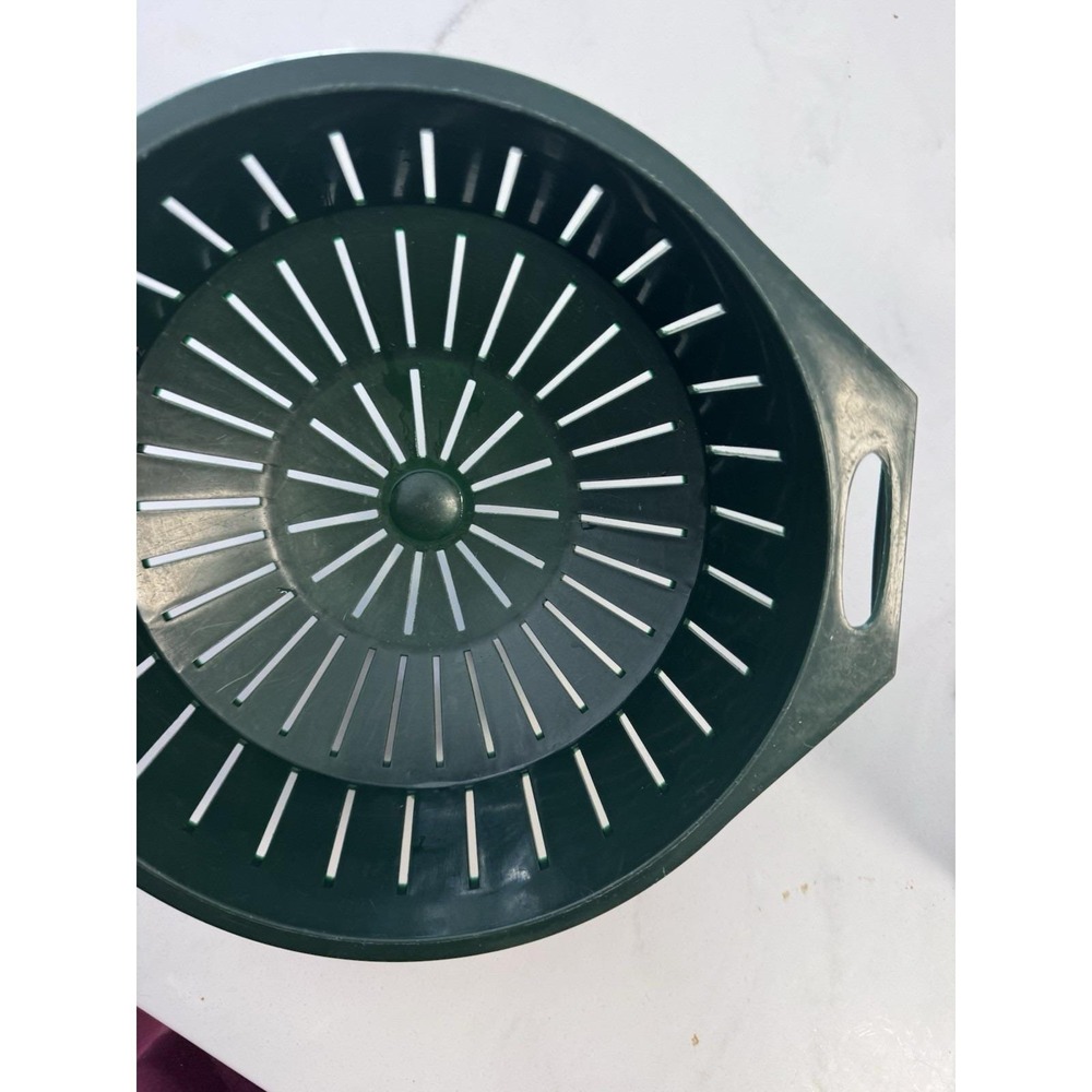Vintage Colander Green Hard Plastic Durable Timeless Throw Back Great Condition - Picture 11 of 12